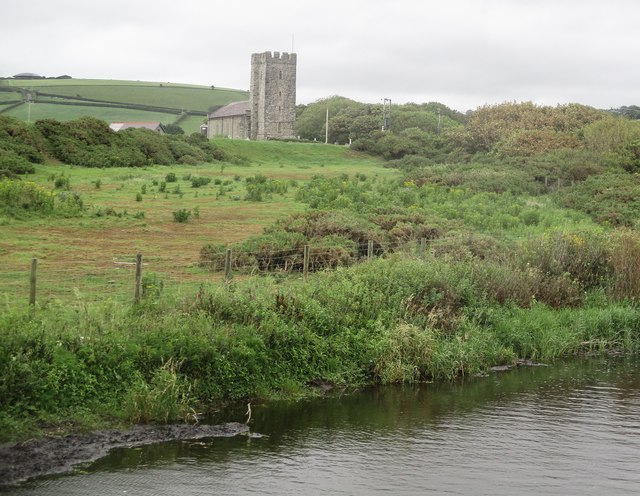Eglwys Llansantffraed o gyfeiriad y mor / Llansantffraed church from the direction of the sea