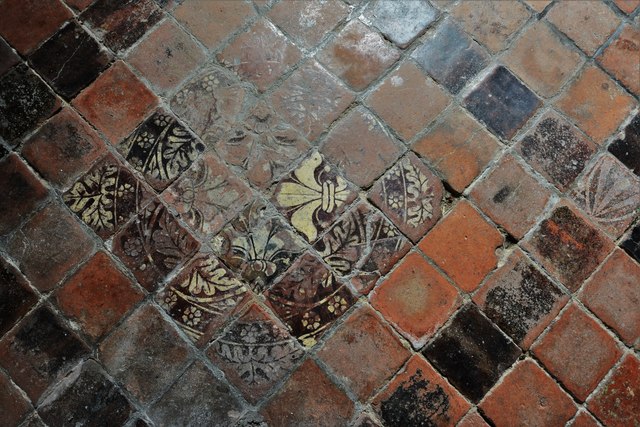 Buckland, St. Michael's Church: Well worn c15th tiles in the south aisle 3