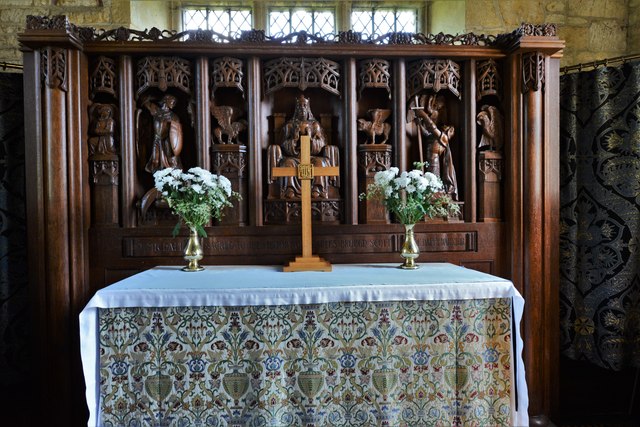 Buckland, St. Michael's Church: The altar and Arts and Crafts reredos