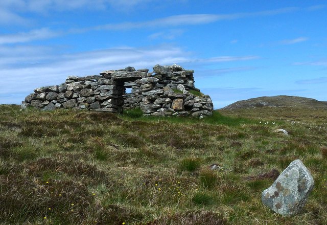 Shieling hut and standing stone, Beinn Feusag, Isle of Lewis