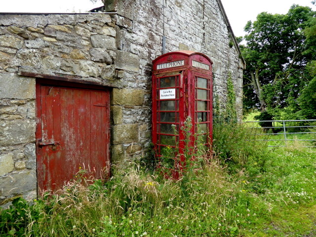 Derelict telephone box, Cleanally