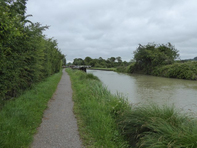 Swing bridge over canal south of Bowerhill