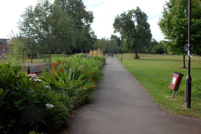Path to Leatherhead town centre from the railway station