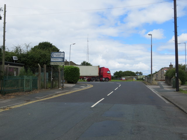 North View Road joining Westgate Hill Street (A650)