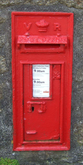 Victorian postbox on the A30, Crows-an-wra