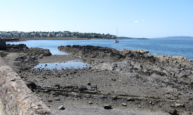 Rocky foreshore east of 'The Long Hole'