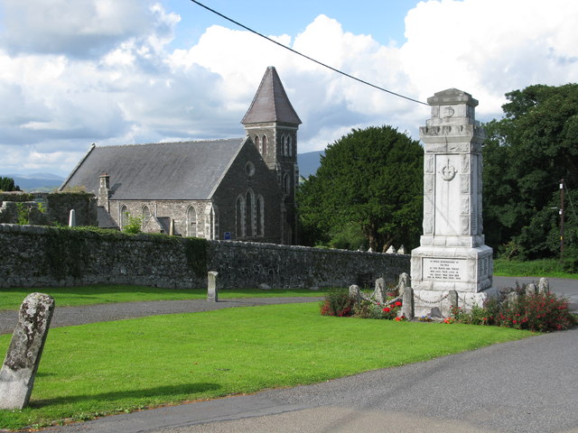 Wigtown Cenotaph and Wigtown Parish Church