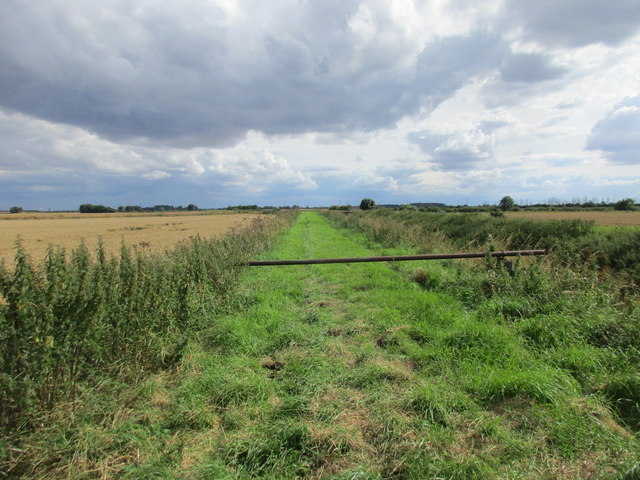 Path alongside Drewery's Sock Dike