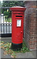 Elizabeth II postbox on Pershore Road