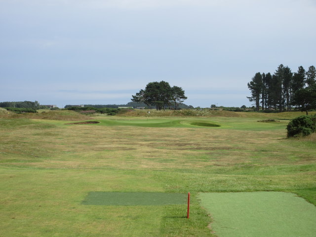 Monifieth Ashludie 16th hole, The Lighthouse