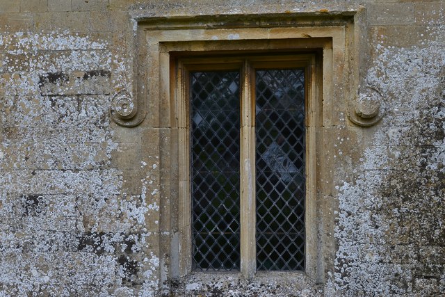 Little Barrington, St. Peter's Church: Nicely detailed south window