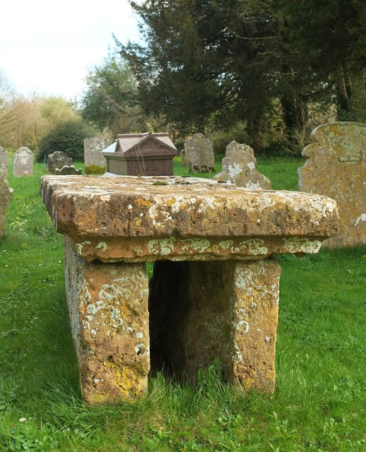 Table tomb, Powerstock