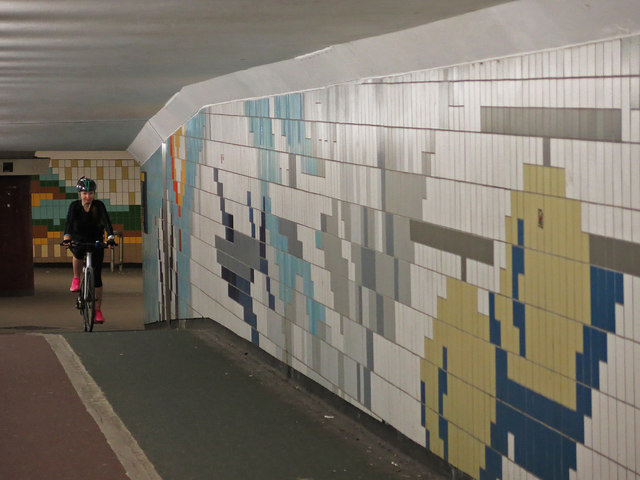 Tiled passageway in the underpass at Hanger Line  tube station (2)