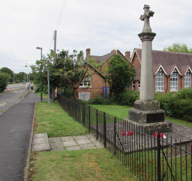 Ashchurch War Memorial © Jaggery Geograph Britain And Ireland