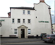 ST1600 : Lloyds Bank Honiton  by Jaggery