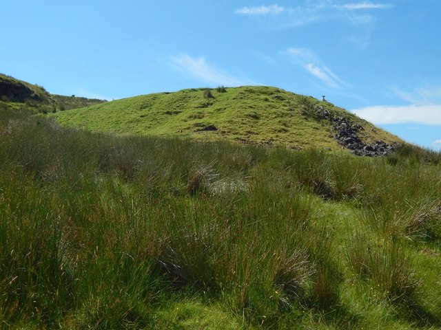 The mound of an air shaft © Lairich Rig cc-by-sa/2.0 :: Geograph ...