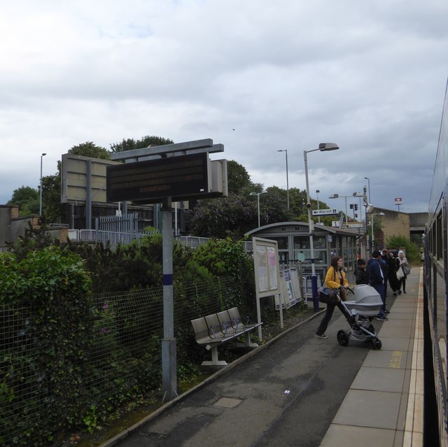 Platform at Crossmyloof railway station