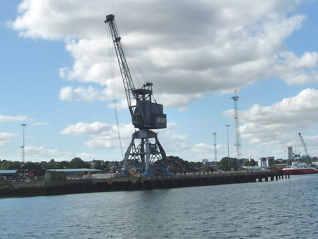 Travelling crane, West Bank Terminal,... © Christine Johnstone ...