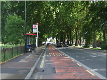 TQ3586 : Bus stop and shelter on Lea Bridge Road, London E5 by JThomas