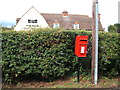 Elizabeth II postbox, Newney Green