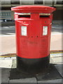 TQ3282 : Double aperture Elizabeth II postbox on Old Street, London EC1 by JThomas