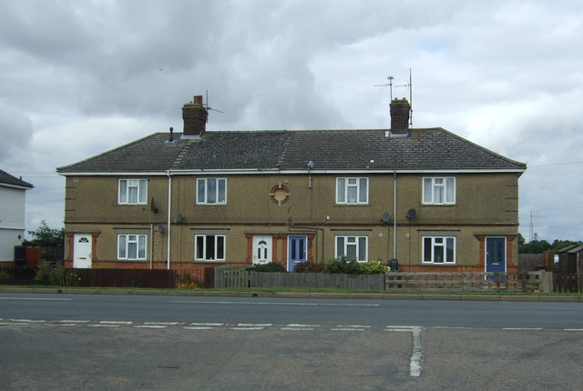 Houses on Wimblington Road (B1101)