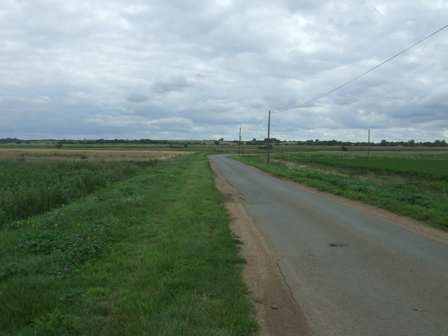 Approaching bend on Long North Fen Drove