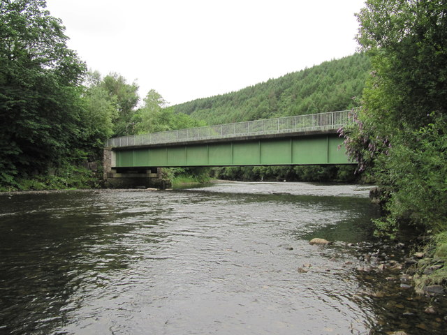 Ynysbwllog Aqueduct crossing the River Neath