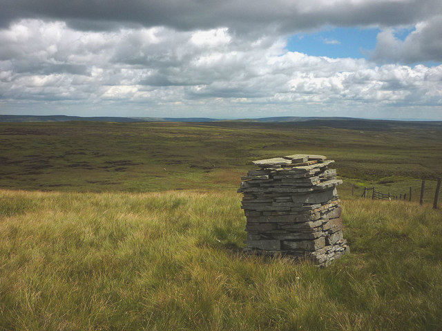 Cairn east of Lovely Seat