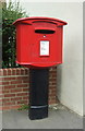 Elizabeth II postbox on High Street, Wilburton