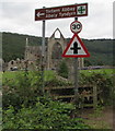 Tintern Abbey/Abaty Tyndyrn direction sign