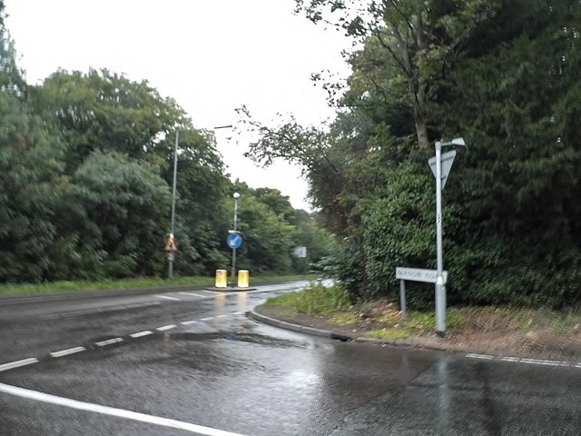 Manor Road at the junction of Epping New Road