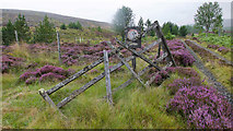 NH5680 : Warning of 1 ton limit for the bridge over the Allt Coire na Cloiche by Julian Paren