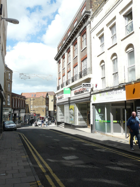 Looking NNW along the High Street