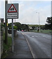 Warning sign - Playground/Lle chwarae, Tynybryn Road, Tonyrefail