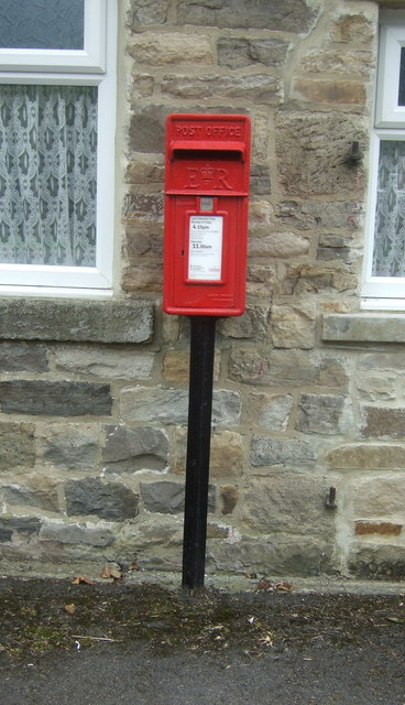 Elizabeth II postbox on the A689, Eastgate