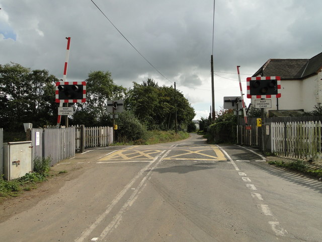 Thorpe Lane crossing from the west