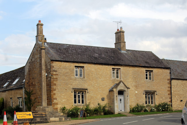 Market Cross and Cross Farmhouse, Deene Road, Harringworth