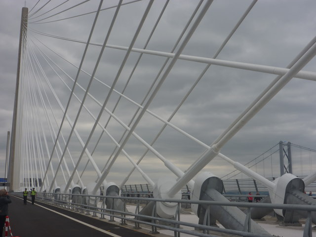 Queensferry Crossing : Uh-oh! Here Come The Polis