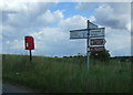 Elizabeth II postbox on Aveley Lane, Shimpling