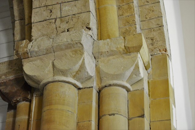 Leeds, St. Nicholas' Church: Massive Norman tower arch (capital detail 2)