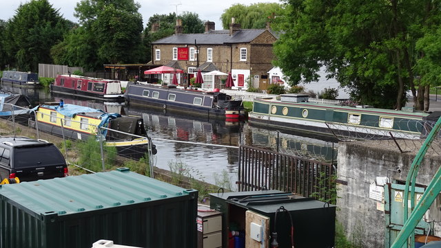 Uxbridge: The General Eliott pub and canal boats