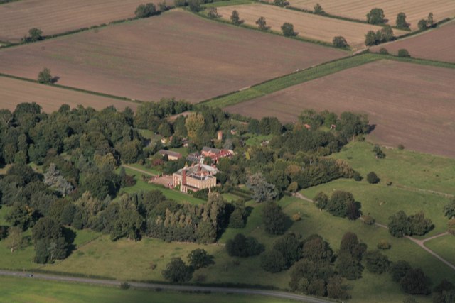 Gate Burton Hall aerial 2017 Chris cc by sa 2.0 Geograph