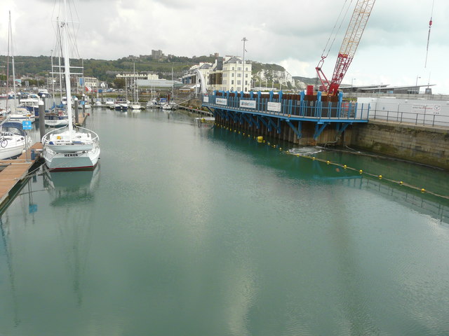 Construction site, quay beside Wellington Dock