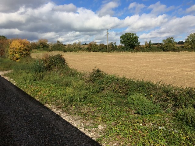 View from a Didcot-Worcester train - Corner of a field near Worten