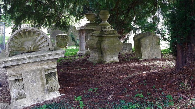 Tombs and yews in Windrush churchyard