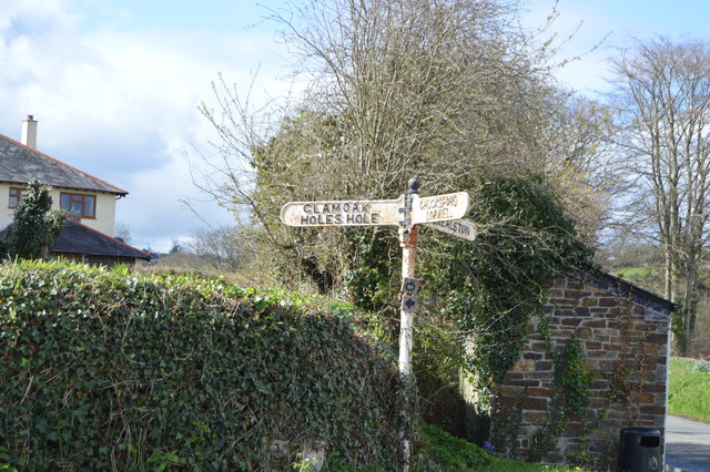 Road sign, Bere Ferrers
