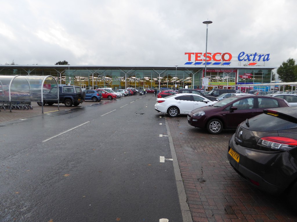 Tesco Extra, Dumfries © Philip Halling ccbysa/2.0 Geograph Britain