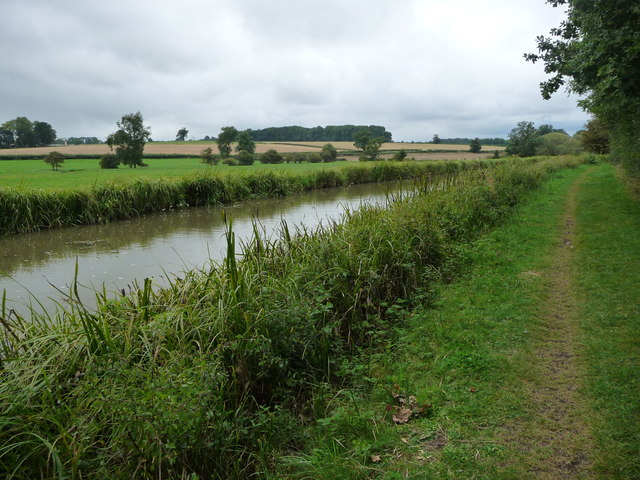 Canal towpath between Pywell's Lock and Crane's Lock