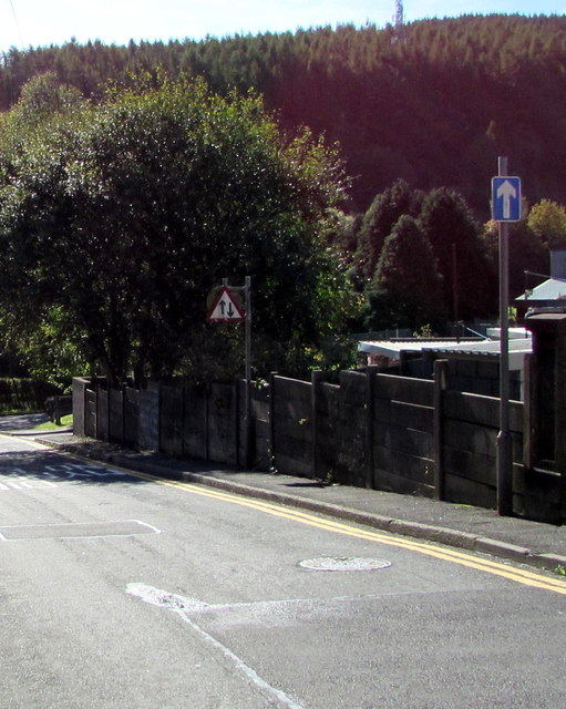 One-way sign and two-way sign, Tonypandy